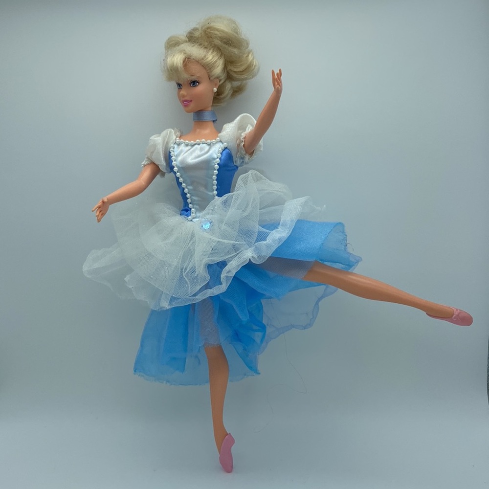 Vintage Disney Store Princess Cinderella BALLERINA DOLL +extra Classic Ballgown